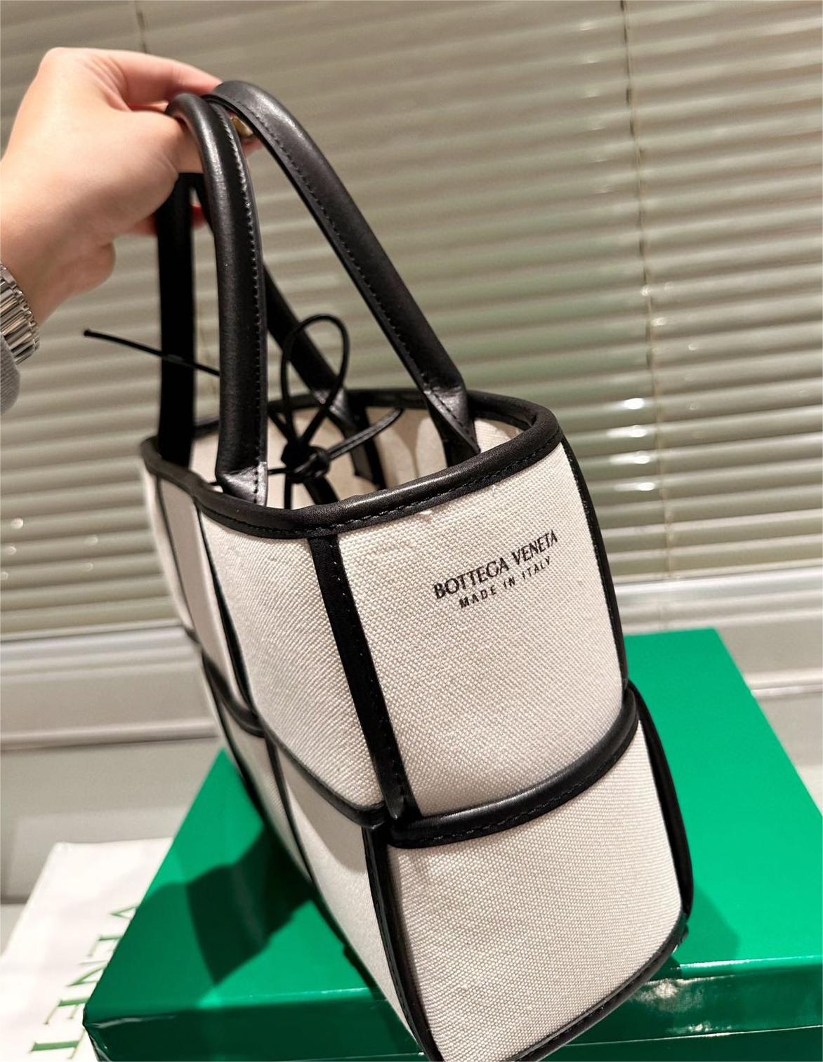 BOTTEGA VENETA トートバッグ
