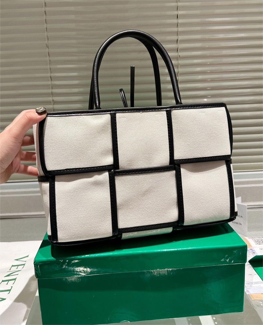 BOTTEGA VENETA トートバッグ