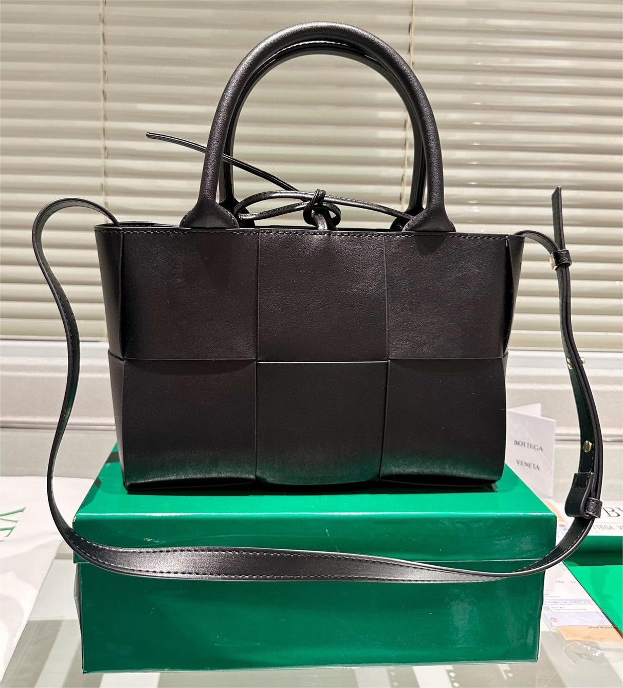 BOTTEGA VENETA 2WAY アルコ トートバッグ