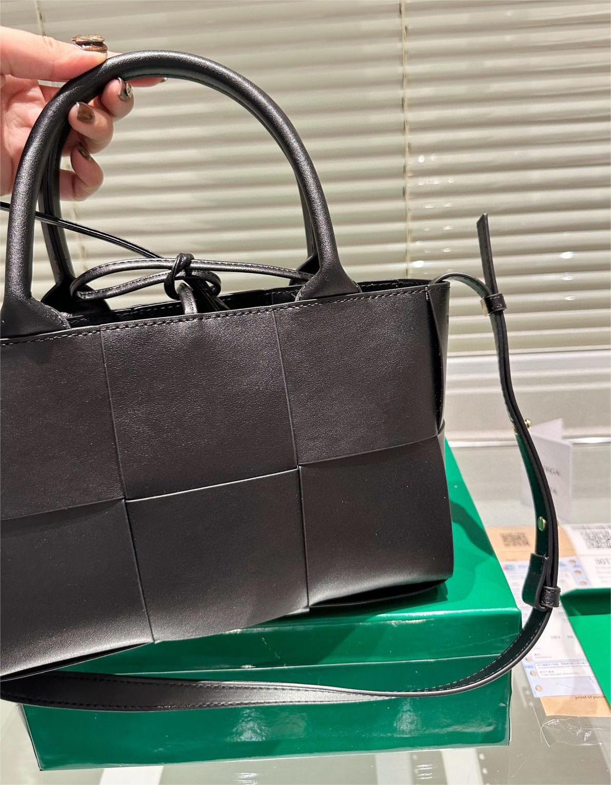 BOTTEGA VENETA 2WAY アルコ トートバッグ