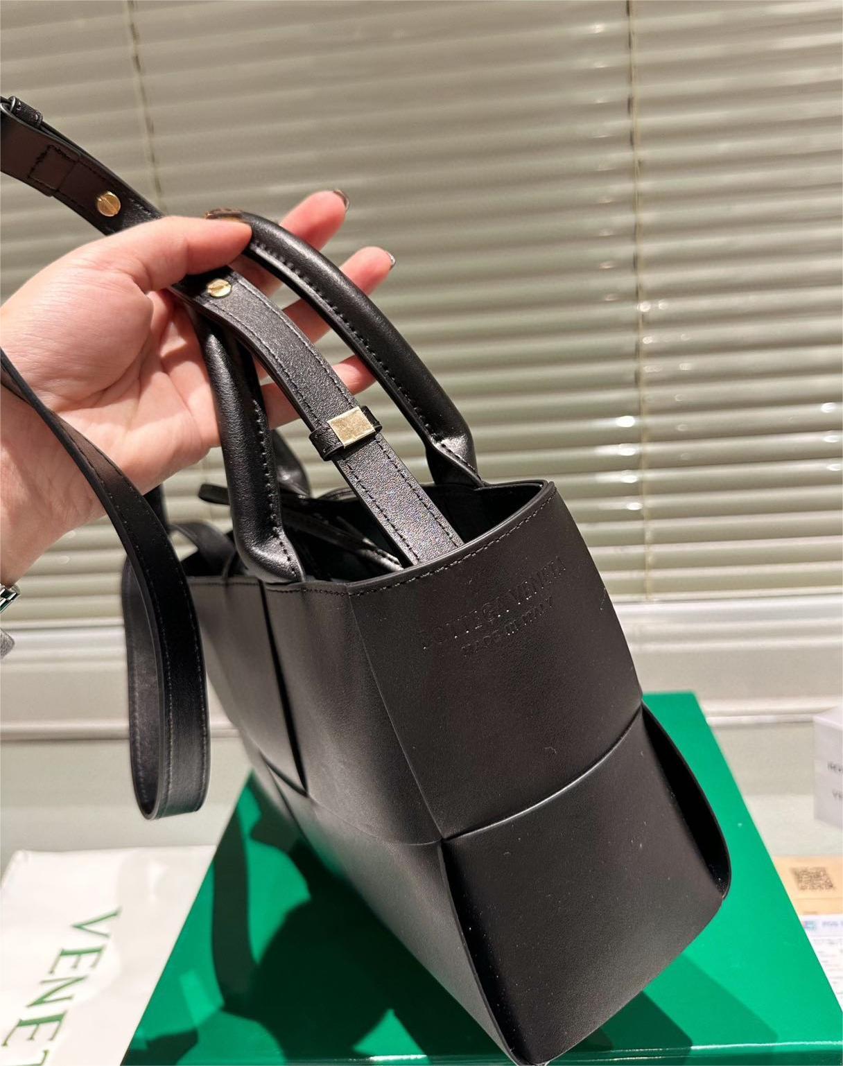 BOTTEGA VENETA 2WAY アルコ トートバッグ