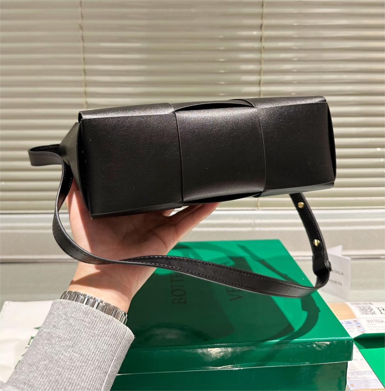 BOTTEGA VENETA 2WAY アルコ トートバッグ