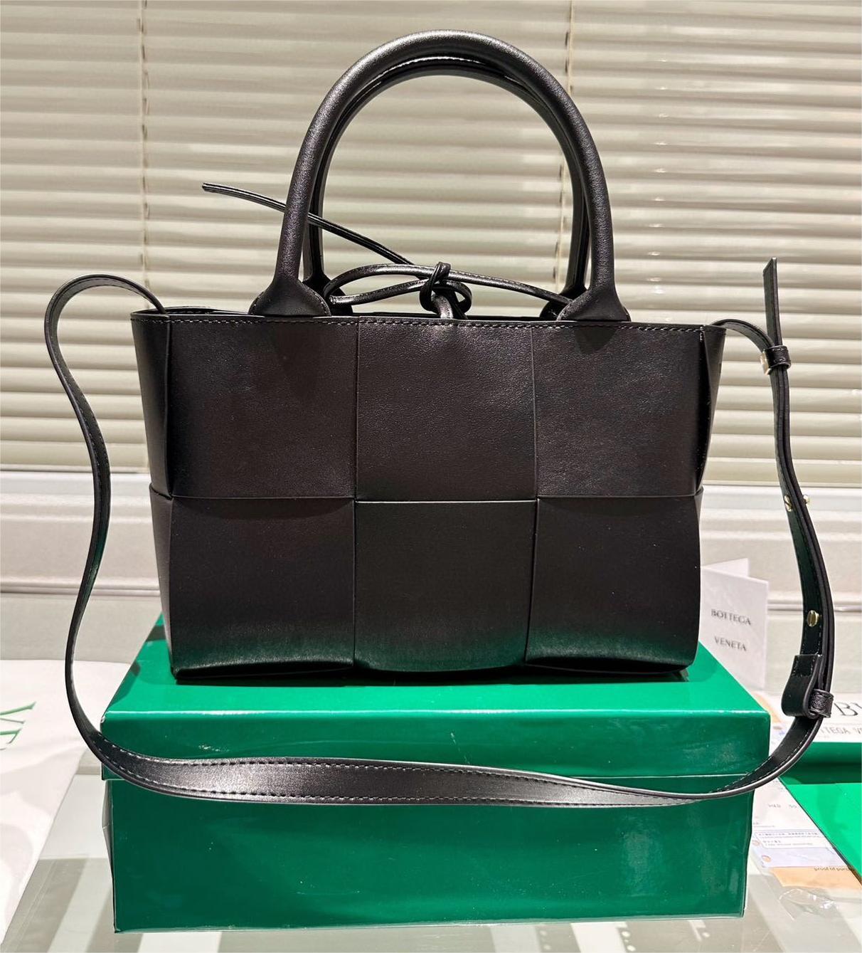 BOTTEGA VENETA 2WAY アルコ トートバッグ