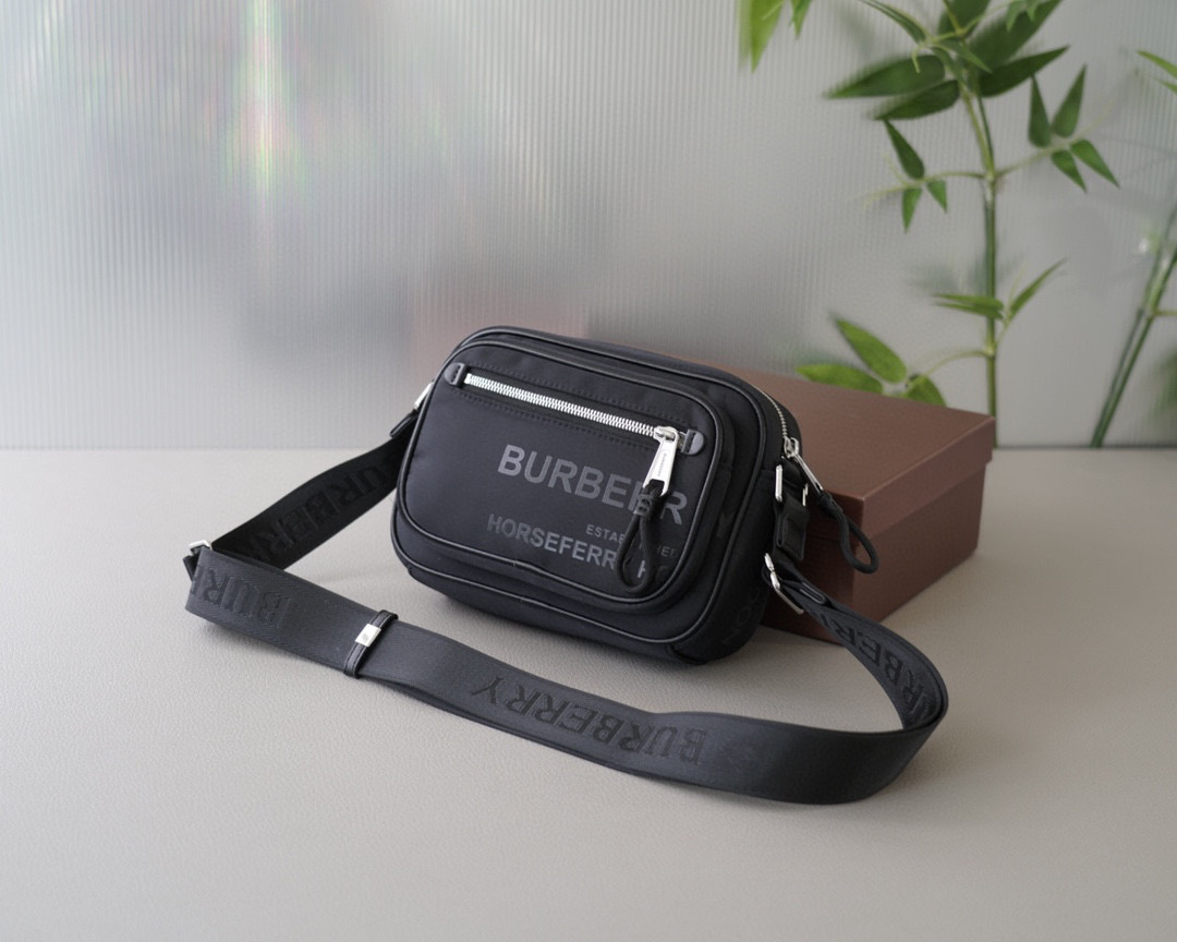BURBERRY★ロゴプリント クロスボディバッグ