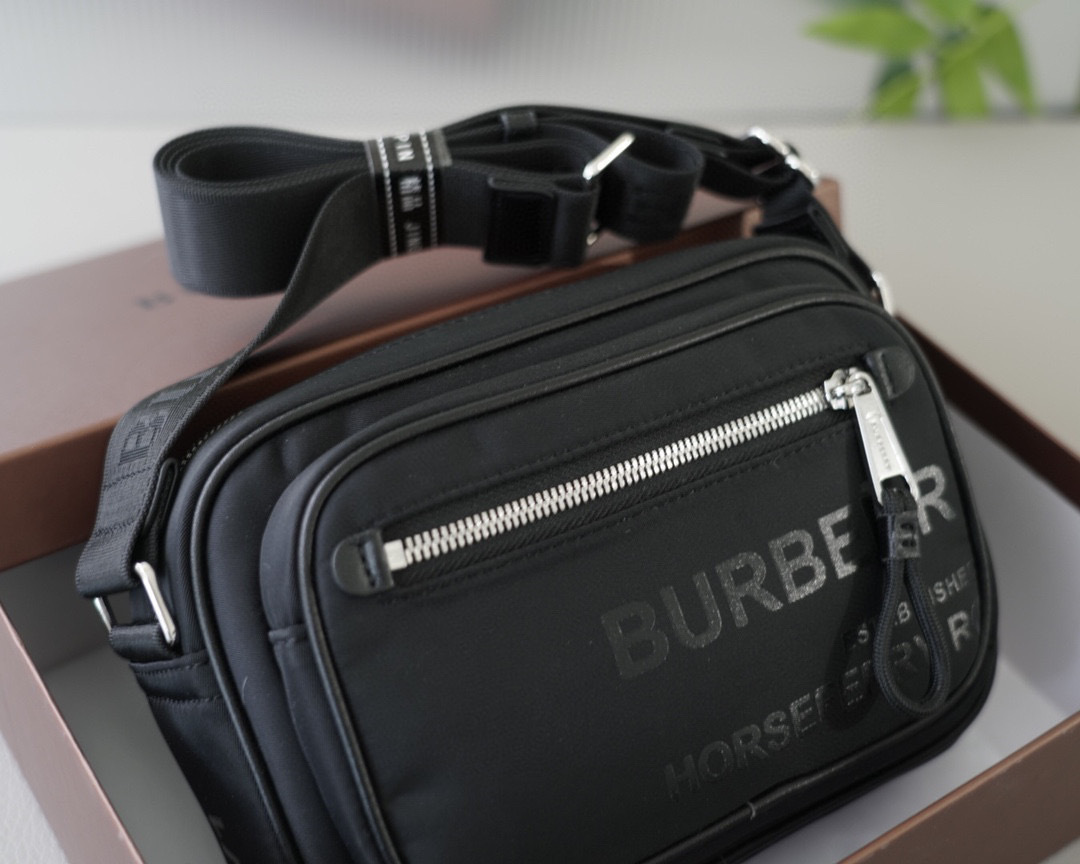 BURBERRY★ロゴプリント クロスボディバッグ