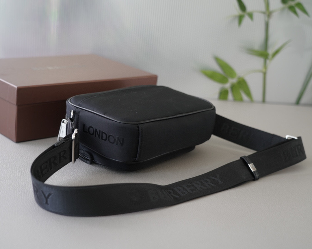 BURBERRY★ロゴプリント クロスボディバッグ