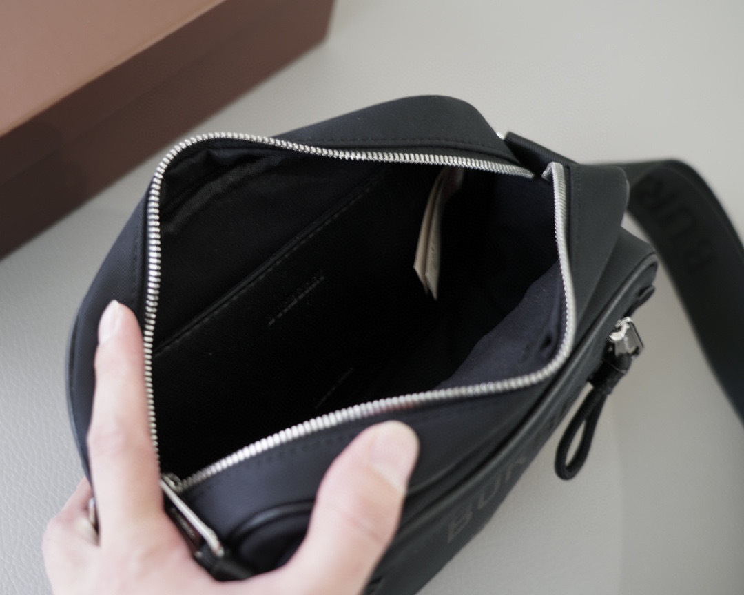 BURBERRY★ロゴプリント クロスボディバッグ