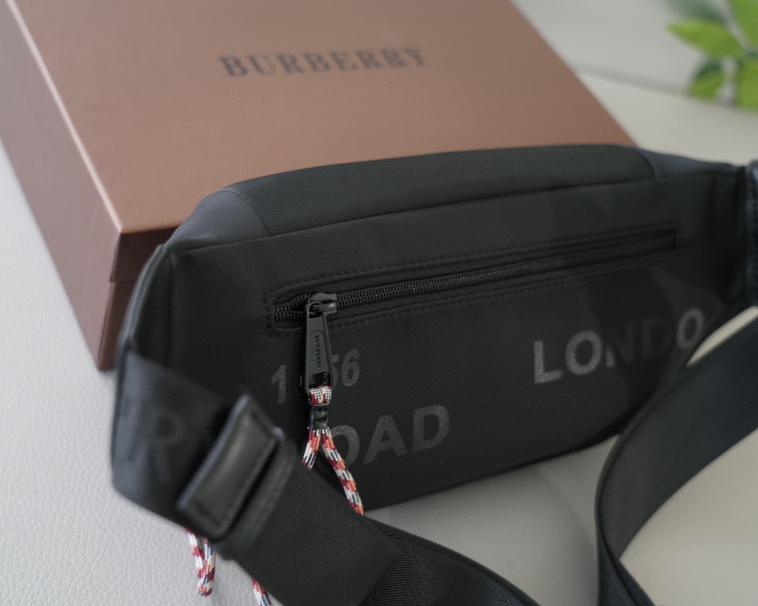 【BURBERRY】ロゴバムバッグ