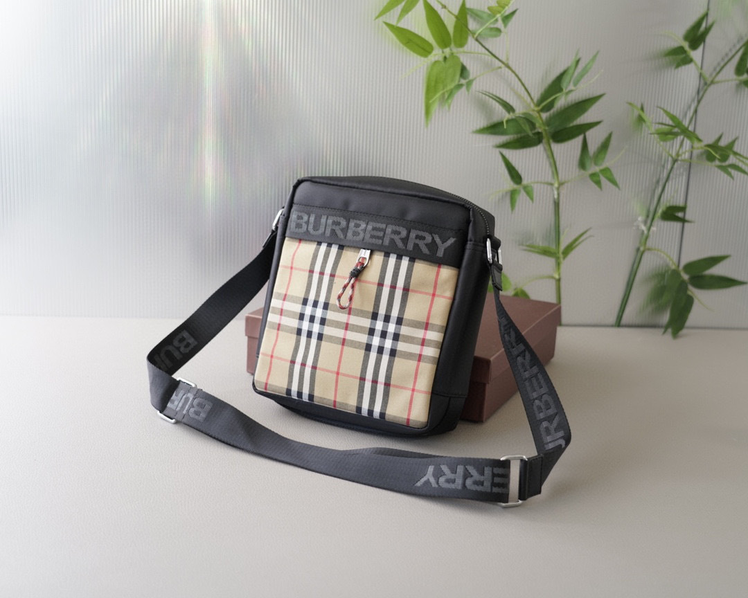 BURBERRY エコナイロン クロスボディバッグ