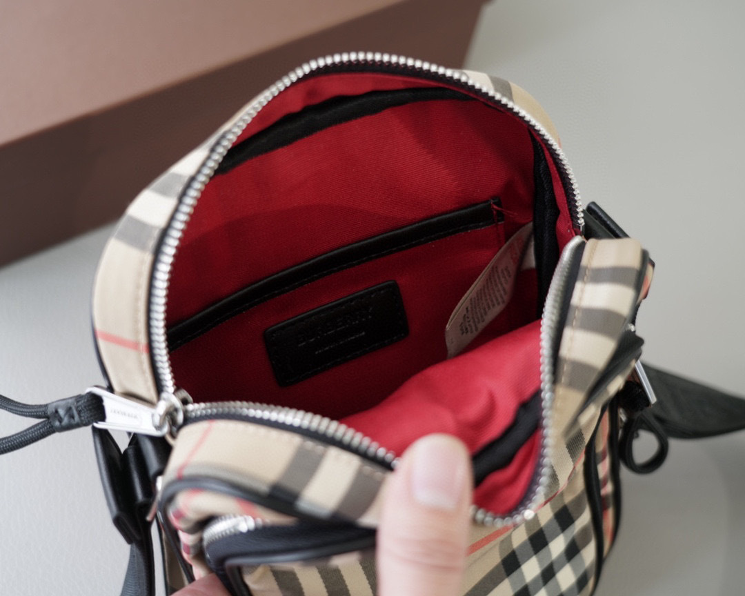 Burberry ヴィンテージチェック ショルダーバッグ ロゴ