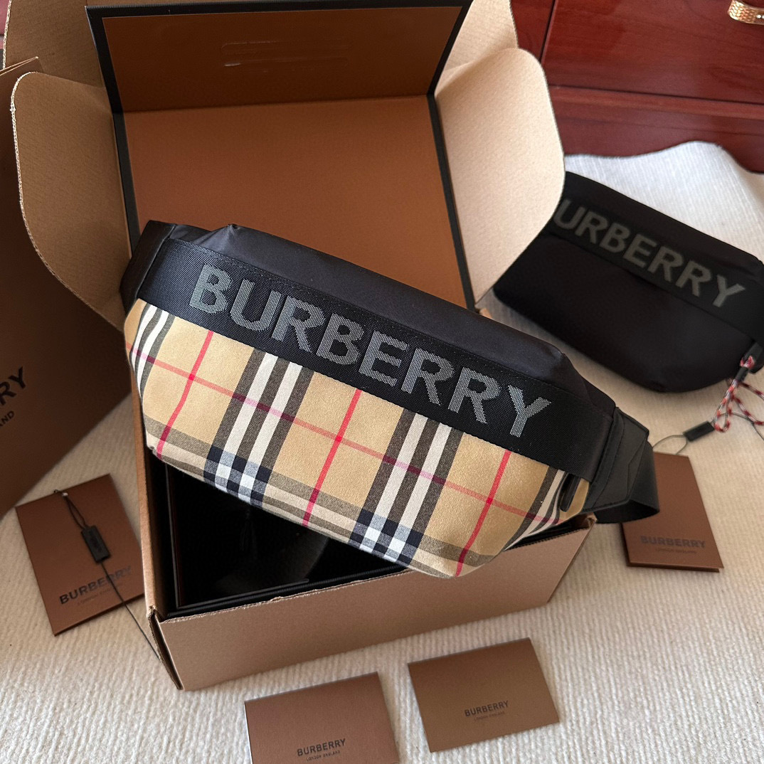 【BURBERRY】 SONNY レタリングロゴバムバッグ