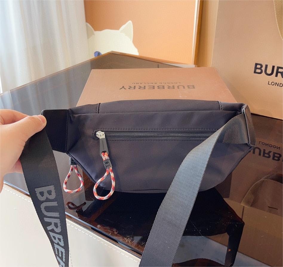 【BURBERRY】 SONNY レタリングロゴバムバッグ