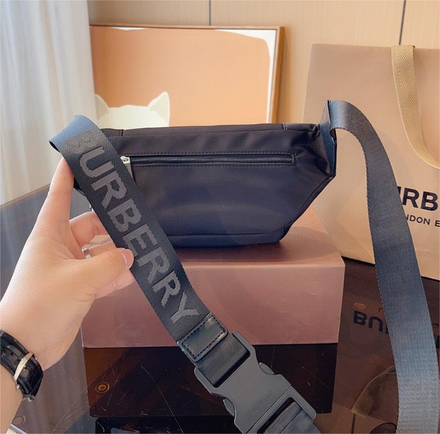 【BURBERRY】 SONNY レタリングロゴバムバッグ