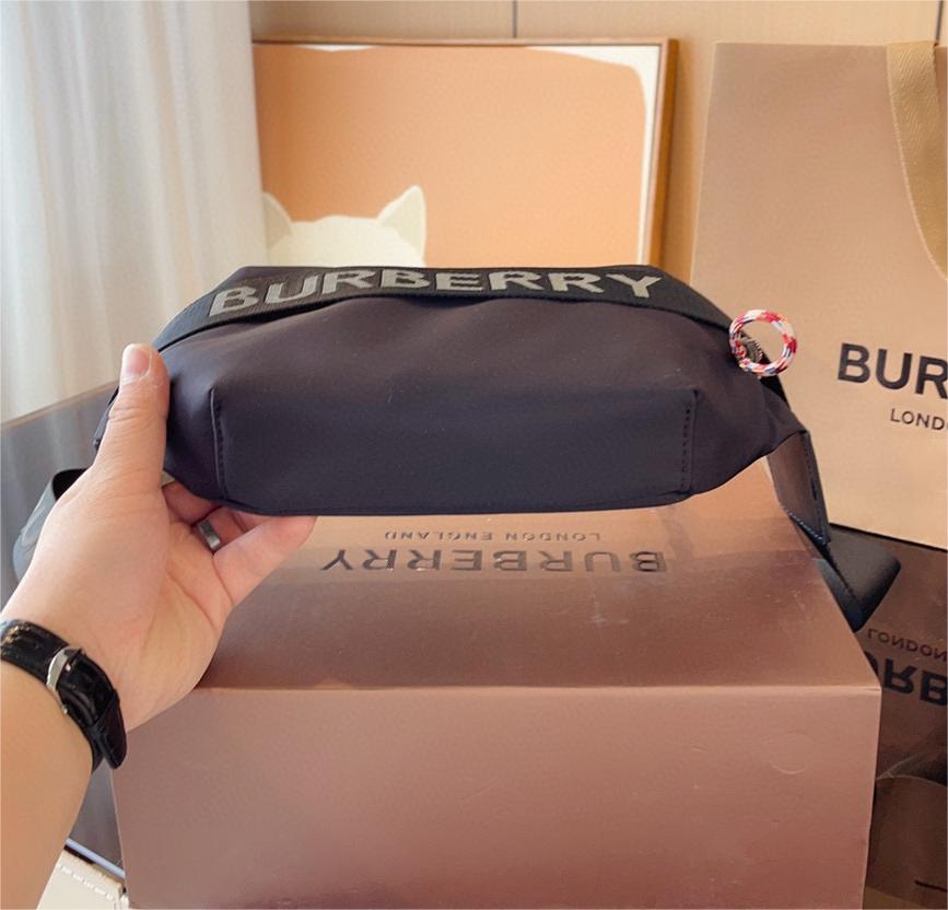 【BURBERRY】 SONNY レタリングロゴバムバッグ