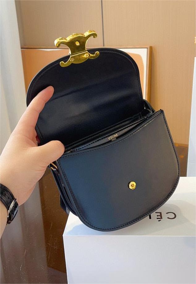 【CELINE】 TRIOMPH　ショルダーバッグ