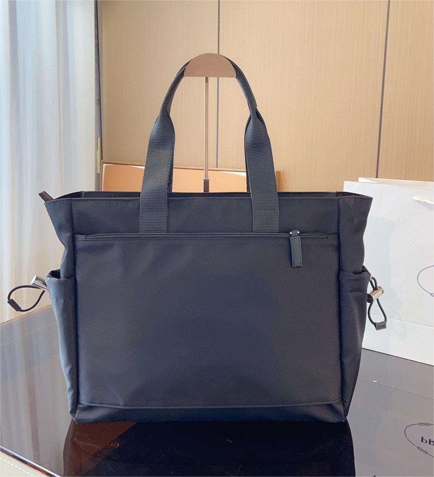 PRADA Re-Nylon トライアングルロゴ トートバッグ
