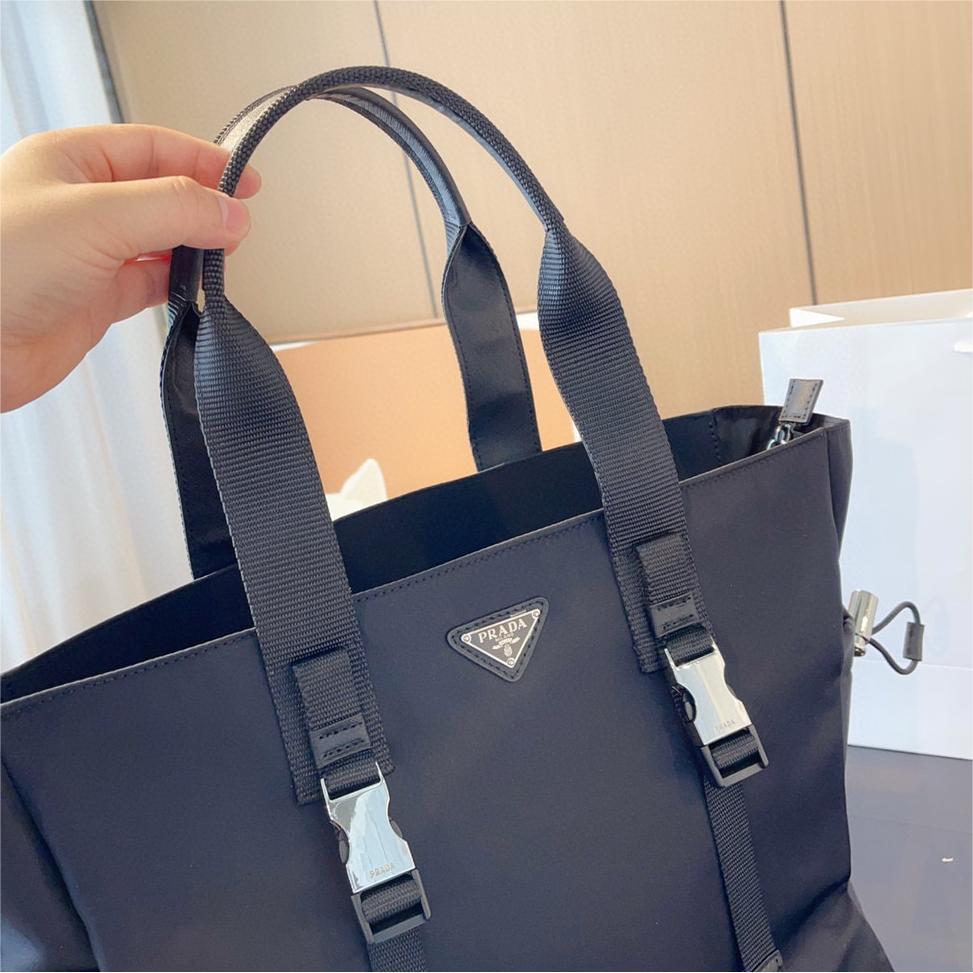 PRADA Re-Nylon トライアングルロゴ トートバッグ