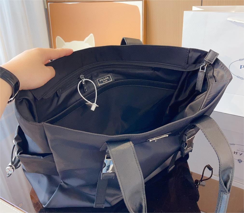 PRADA Re-Nylon トライアングルロゴ トートバッグ