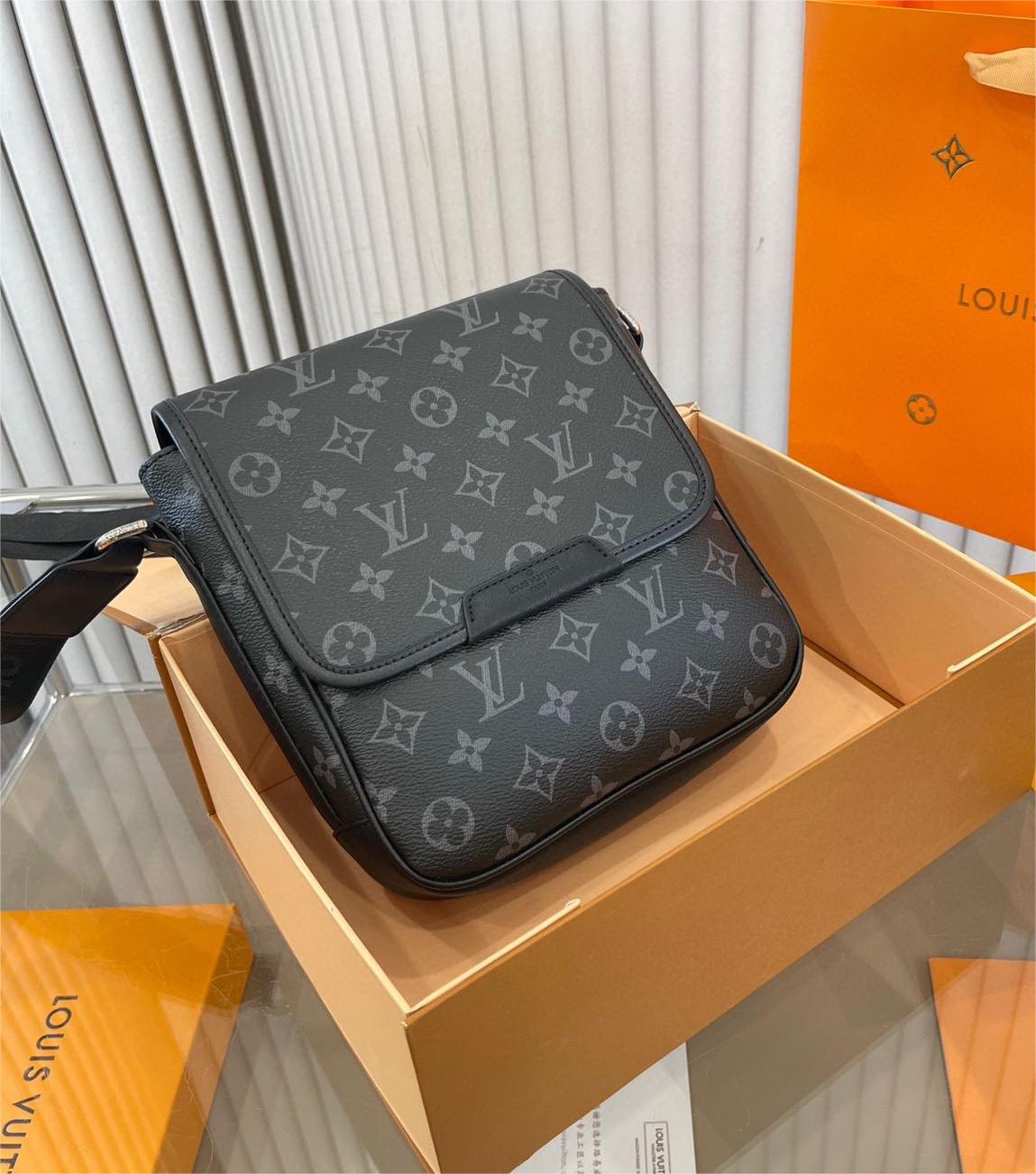 ★Louis Vuitton★ メンズ ショルダーバッグ