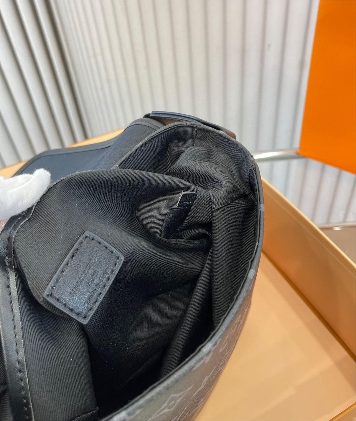 ★Louis Vuitton★ メンズ ショルダーバッグ