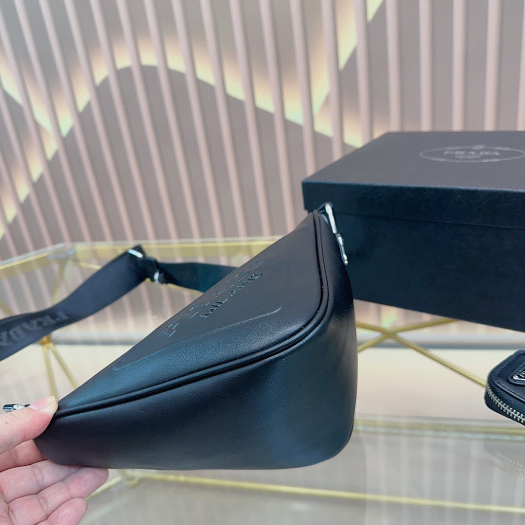 ☆PRADA☆サフィアーノレザーベルトバッグ