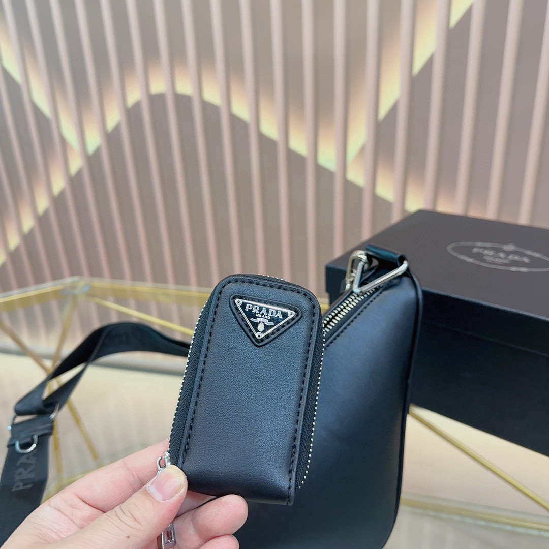 ☆PRADA☆サフィアーノレザーベルトバッグ