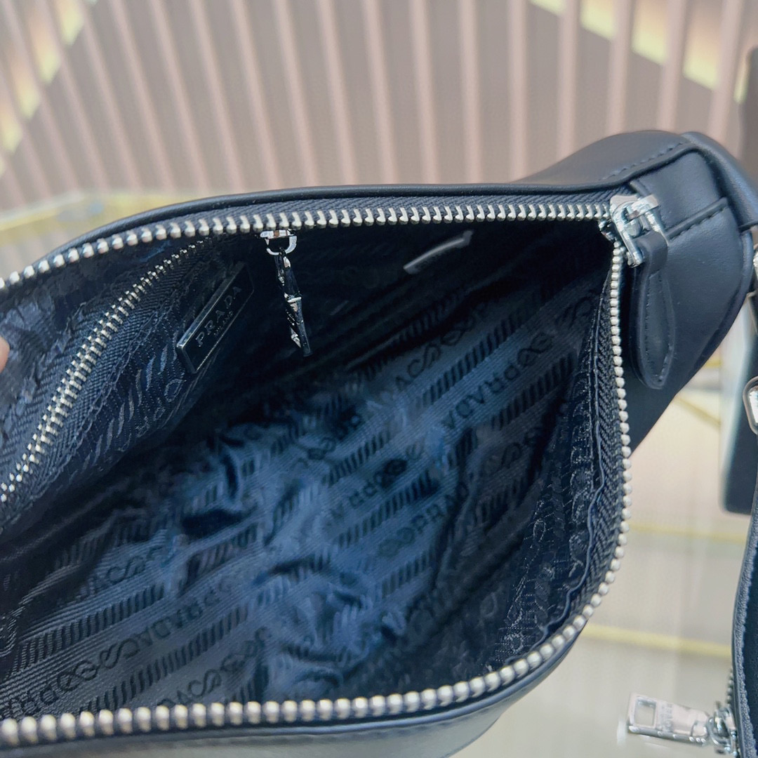 ☆PRADA☆サフィアーノレザーベルトバッグ
