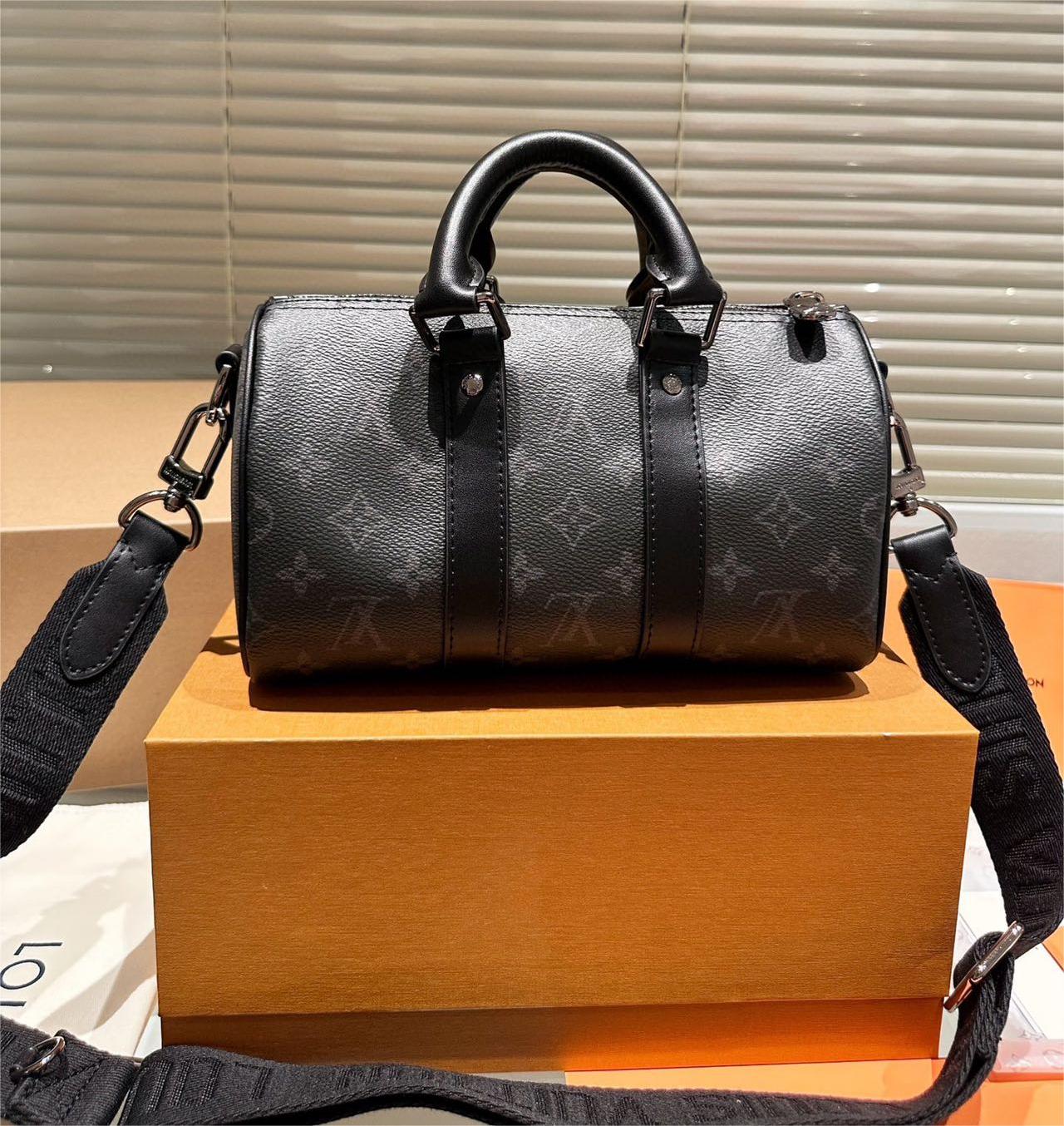 【Louis Vuitton】ルイ・ヴィトン キーポル・バンドリエール 25