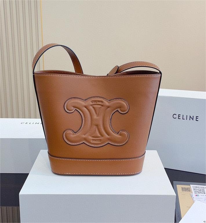 【CELINE】 スモール バケット キュイルトリオンフ Bag