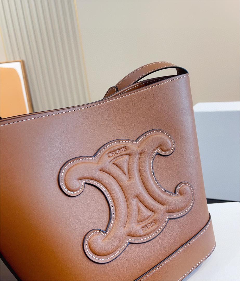 【CELINE】 スモール バケット キュイルトリオンフ Bag