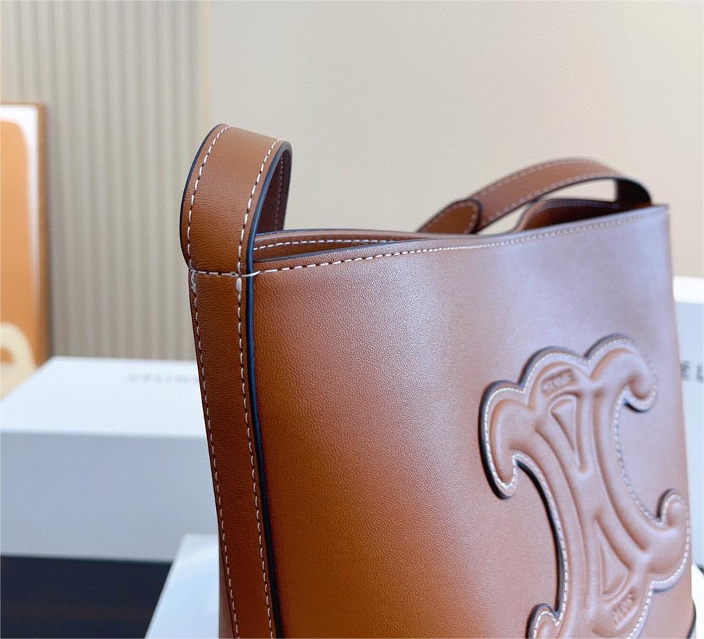 【CELINE】 スモール バケット キュイルトリオンフ Bag