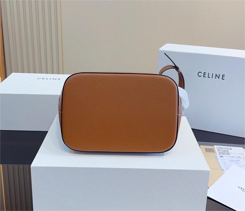 【CELINE】 スモール バケット キュイルトリオンフ Bag