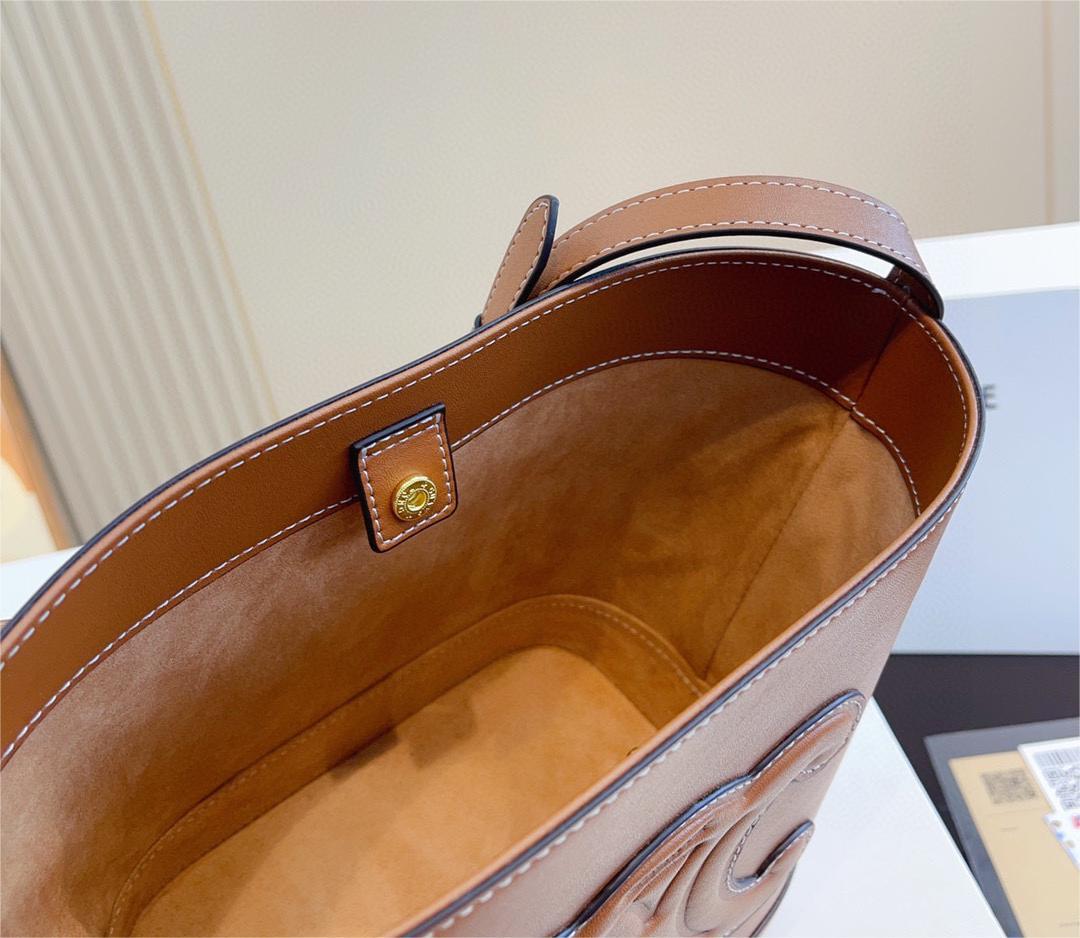【CELINE】 スモール バケット キュイルトリオンフ Bag
