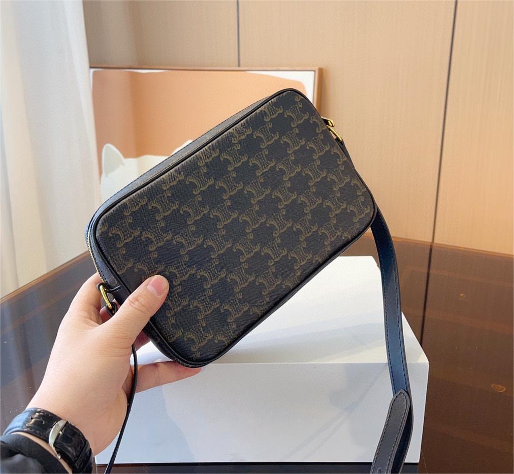 CELINE トリオンフ キャンバス メッセンジャーバッグ