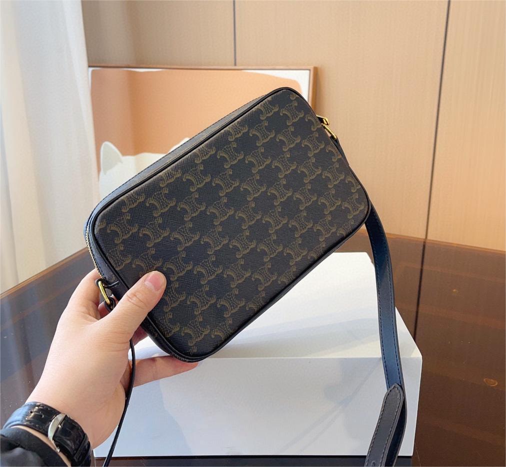 CELINE トリオンフ キャンバス メッセンジャーバッグ