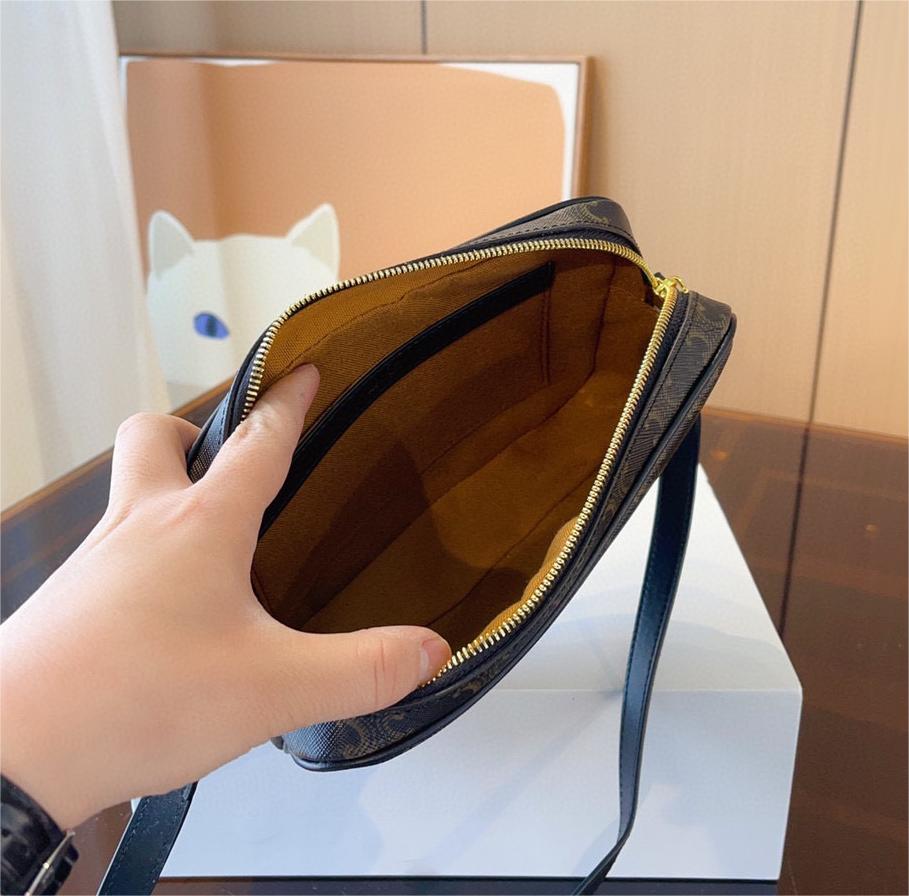 CELINE トリオンフ キャンバス メッセンジャーバッグ