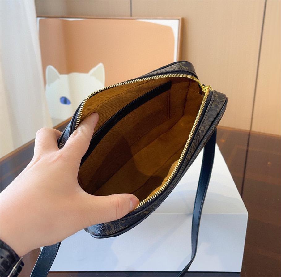CELINE トリオンフ キャンバス メッセンジャーバッグ