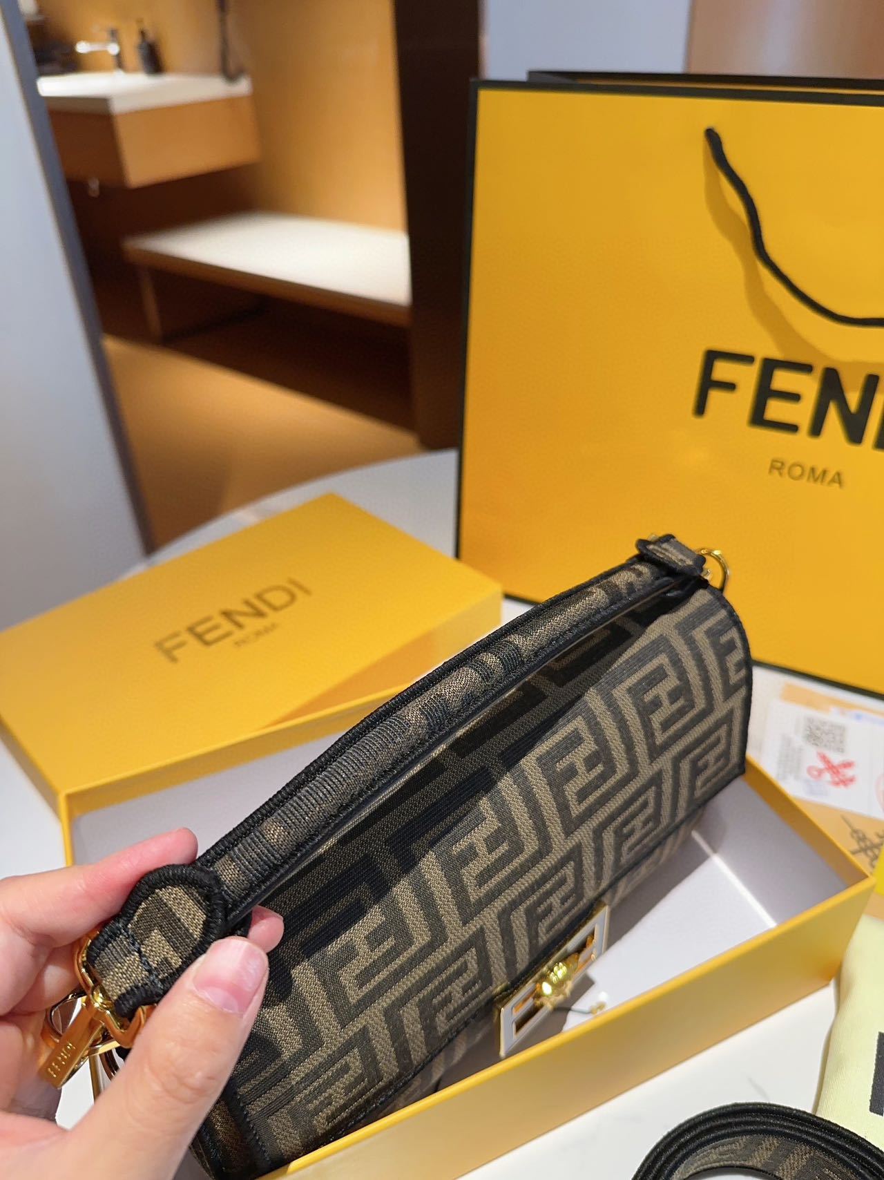FENDI☆定番ショルダーバッグ