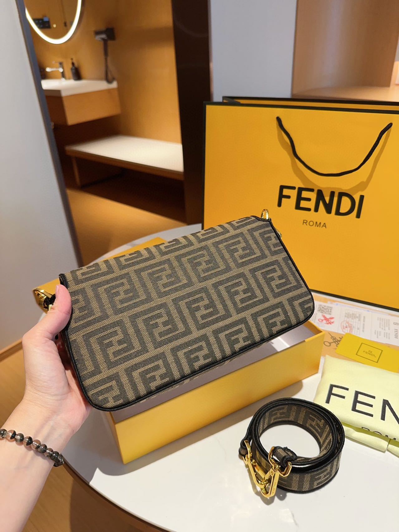 FENDI☆定番ショルダーバッグ
