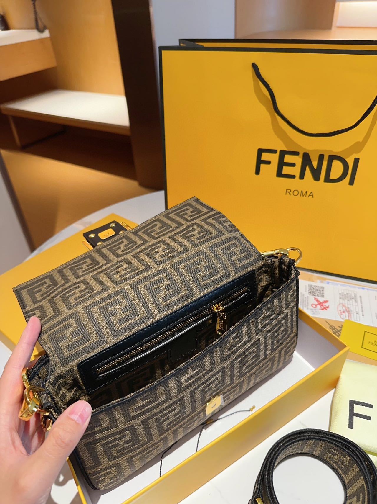 FENDI☆定番ショルダーバッグ