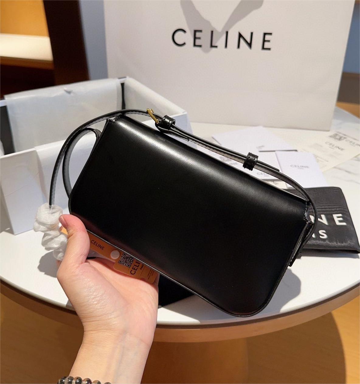 CELINE トリオンフ ショルダーバッグ