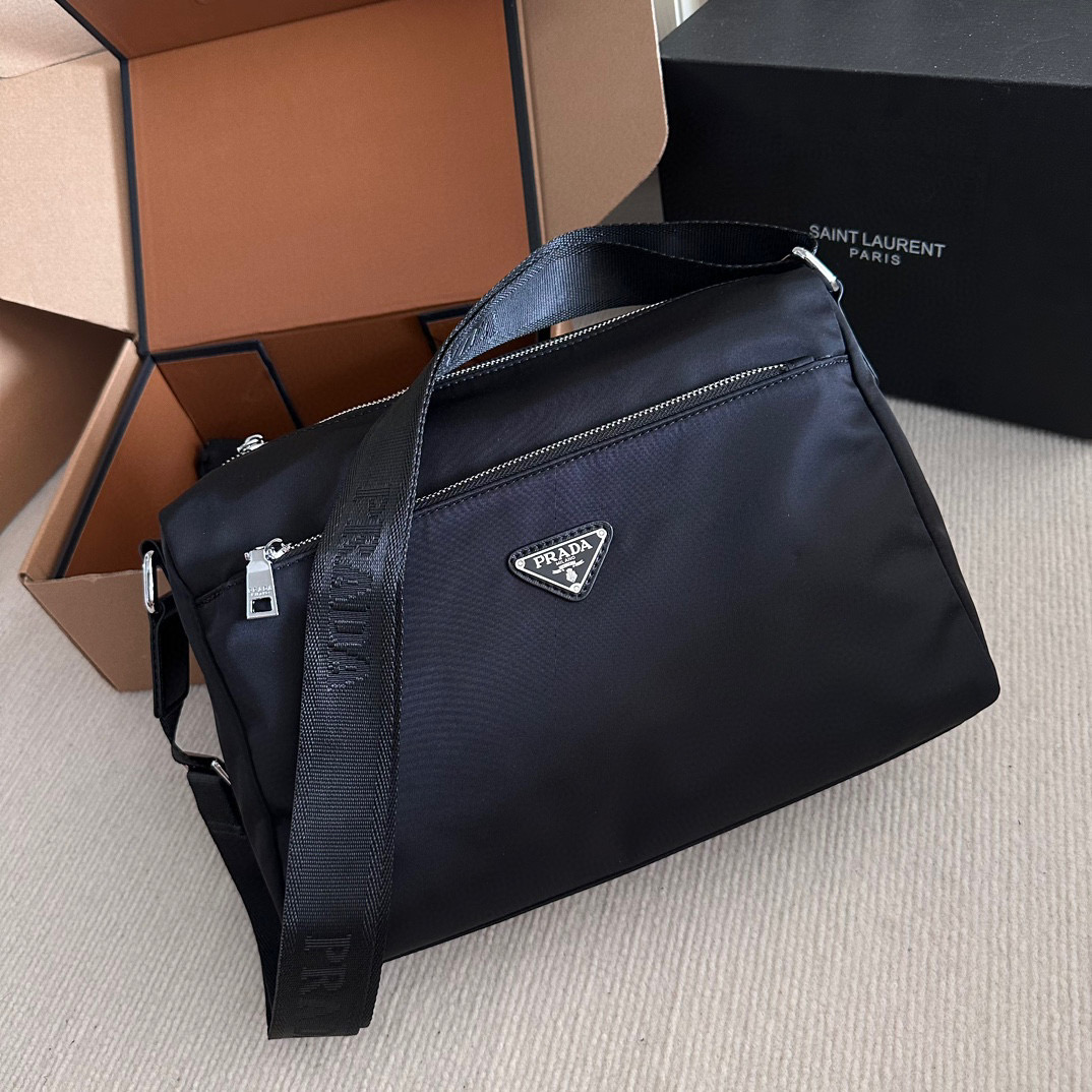 PRADA  Re-Nylon　ショルダーバッグ