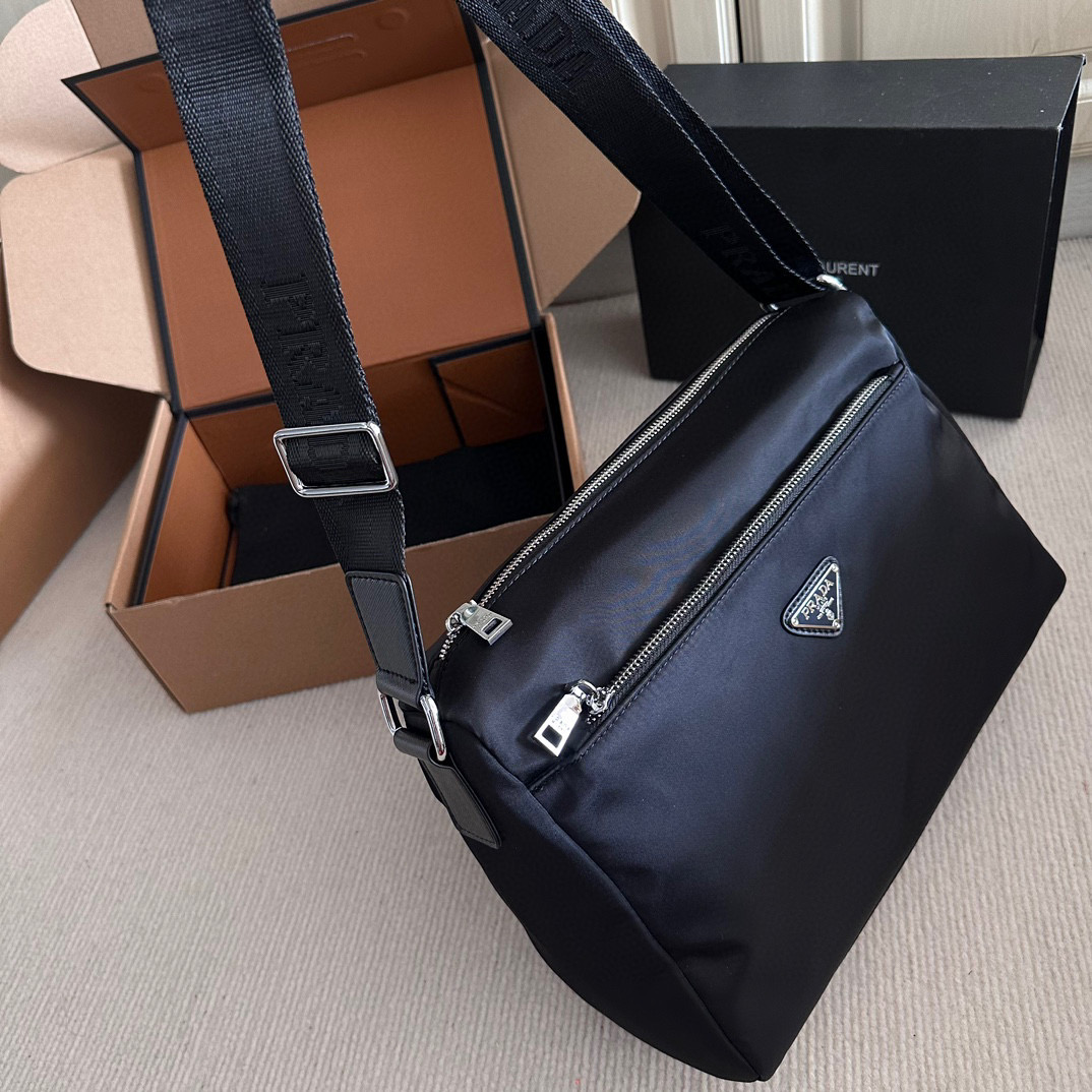 PRADA  Re-Nylon　ショルダーバッグ