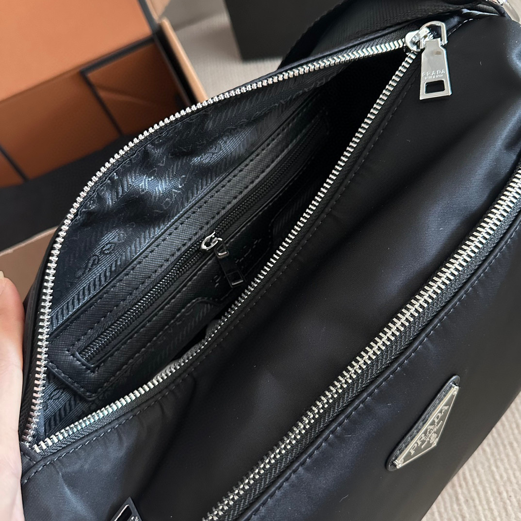 PRADA  Re-Nylon　ショルダーバッグ