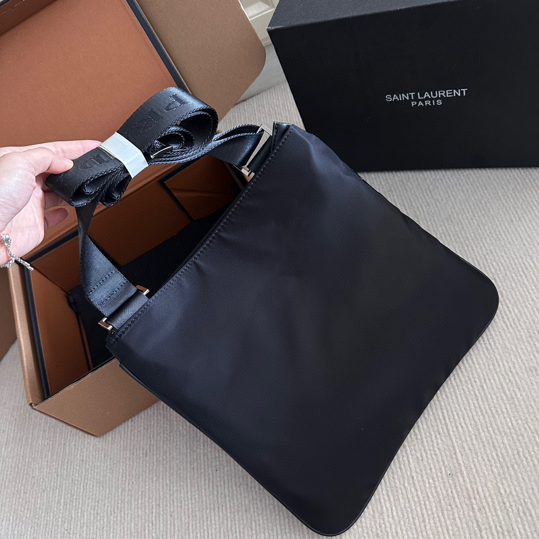PRADA メンズ ショルダーバッグ