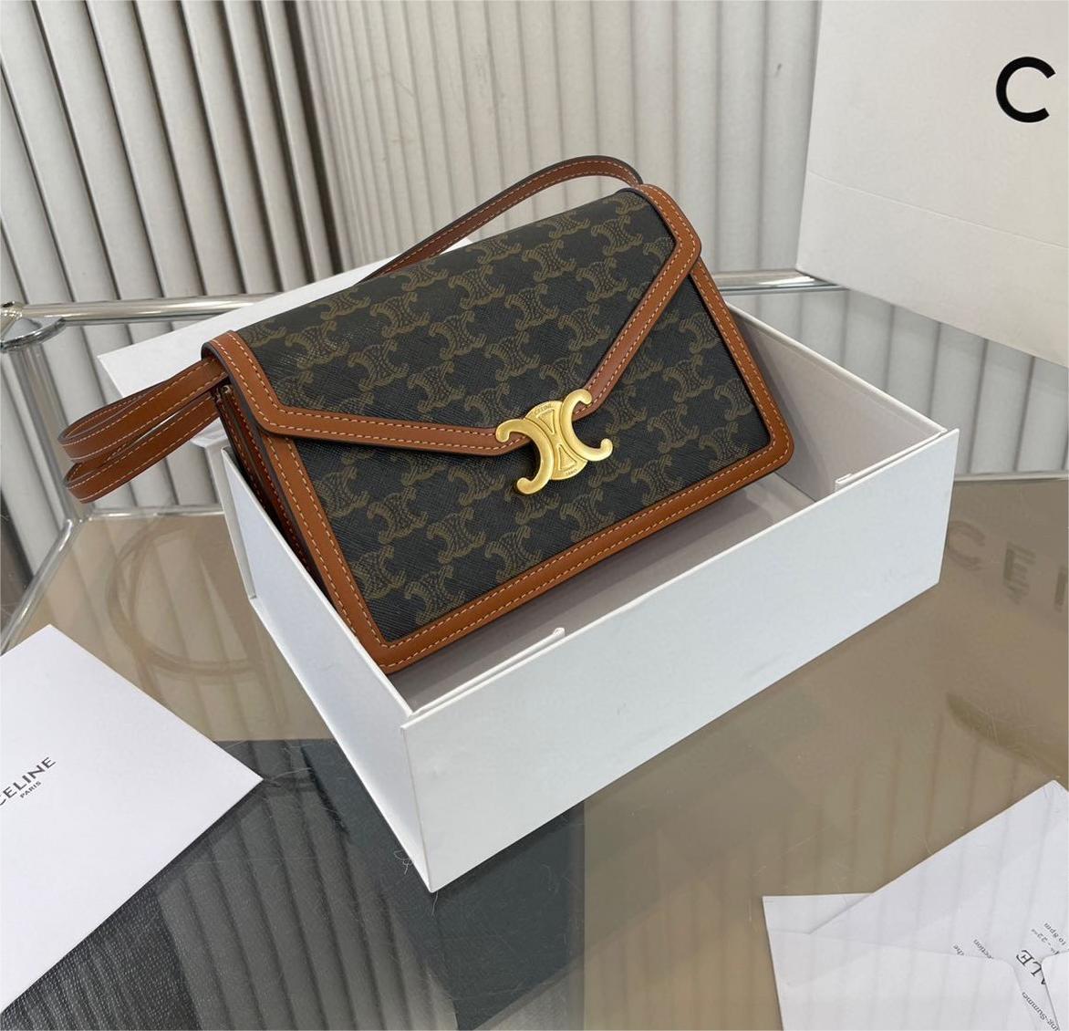 【CELINE】TEEN TRIOMPHE BAG IN CANVAS ショルダーバッグ