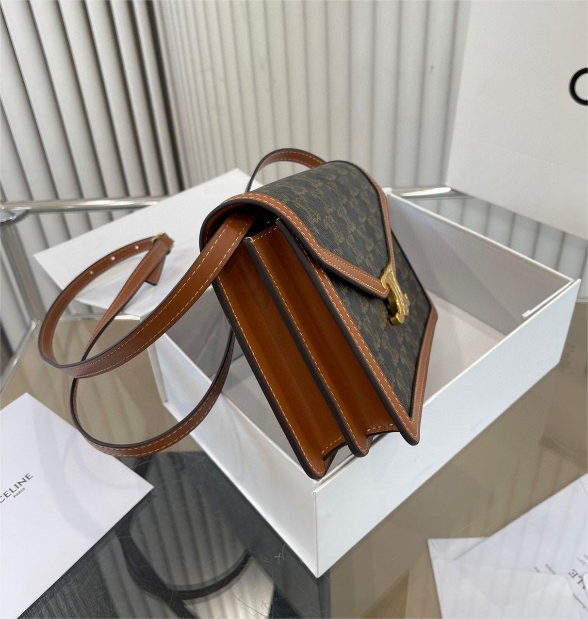 【CELINE】TEEN TRIOMPHE BAG IN CANVAS ショルダーバッグ