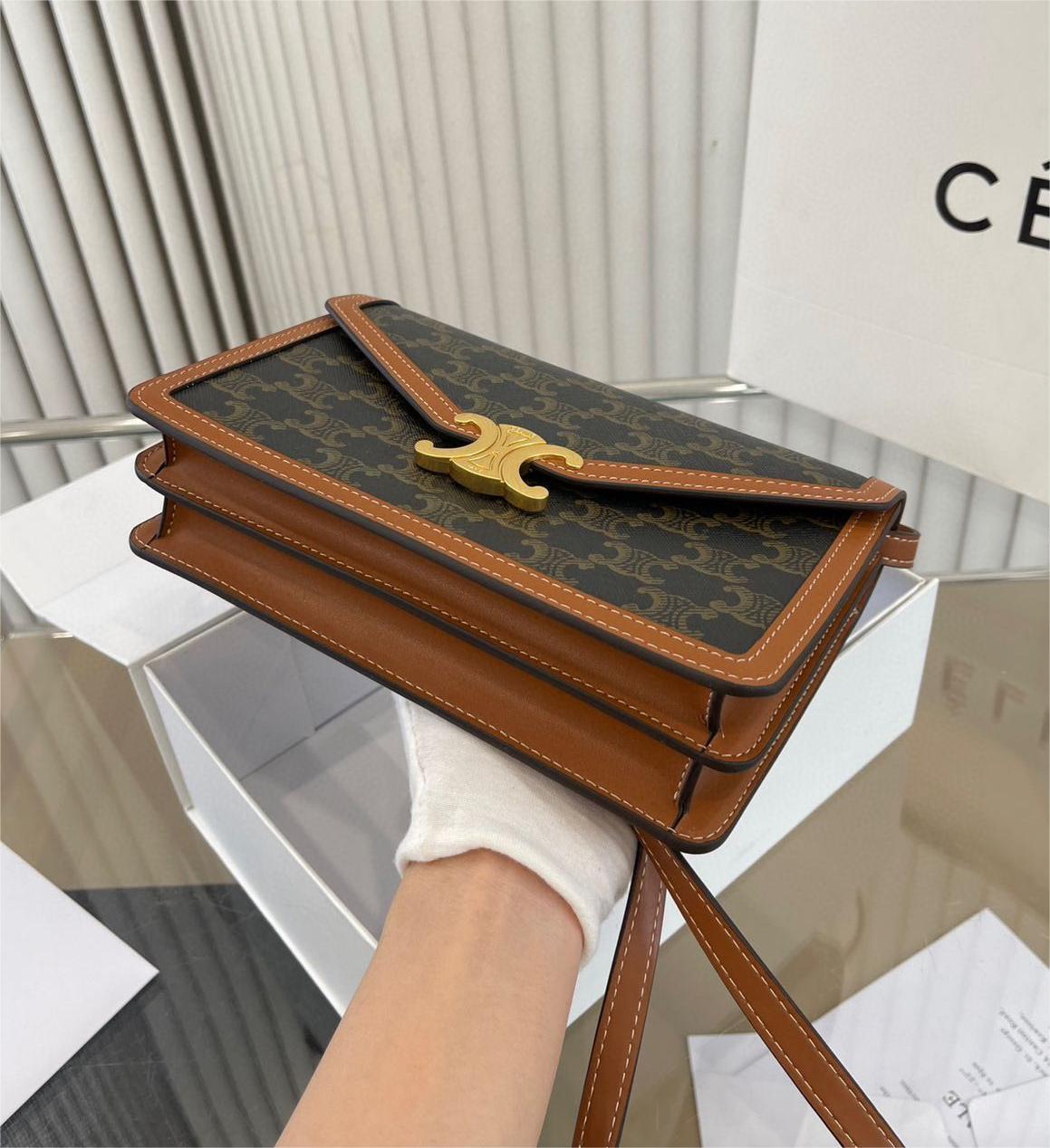 【CELINE】TEEN TRIOMPHE BAG IN CANVAS ショルダーバッグ