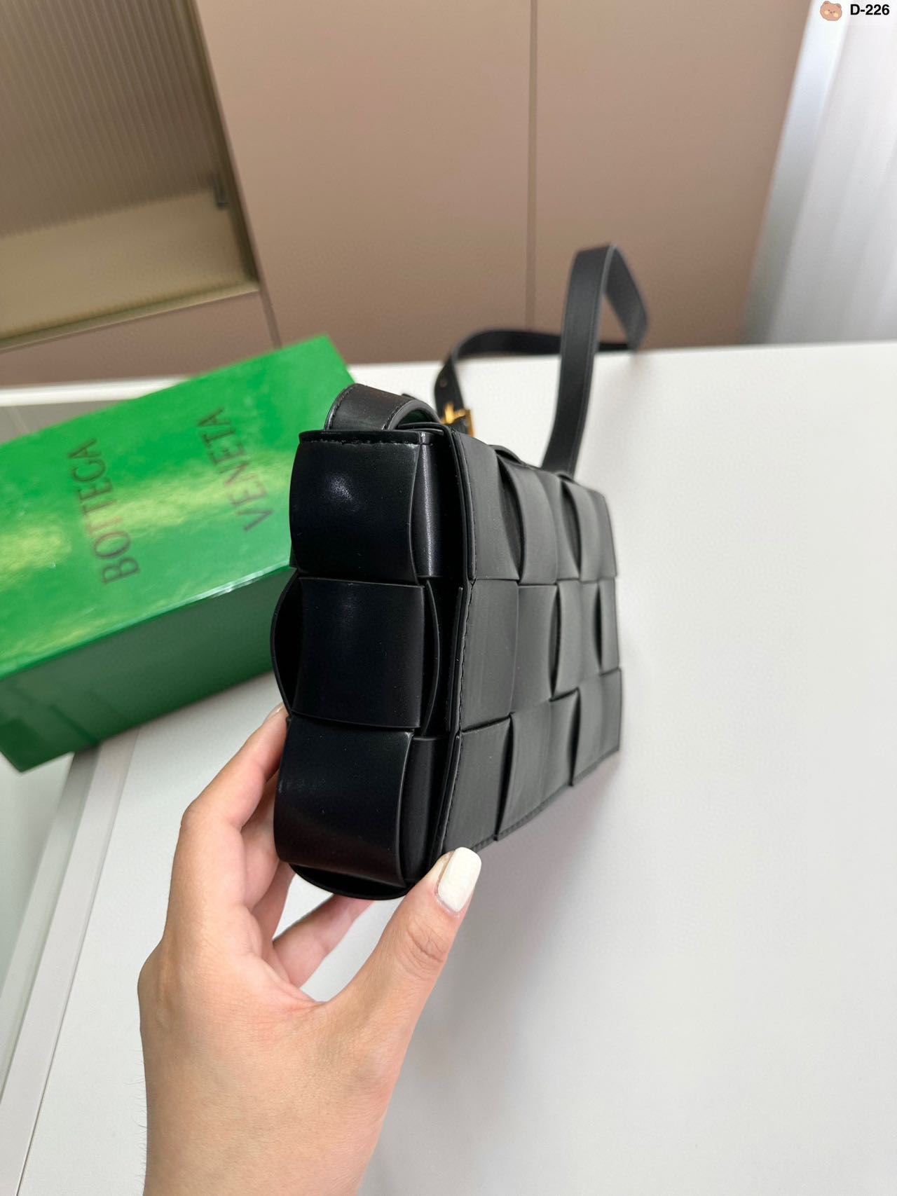 定番BOTTEGA VENETA ショルダーバッグ