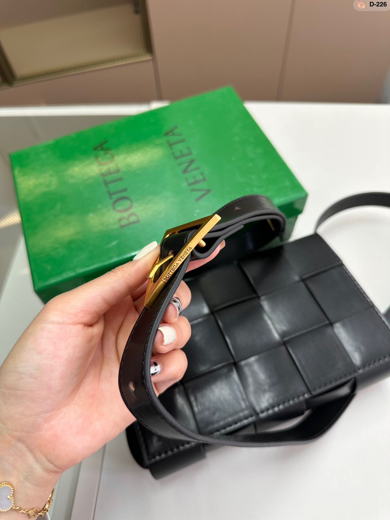 定番BOTTEGA VENETA ショルダーバッグ